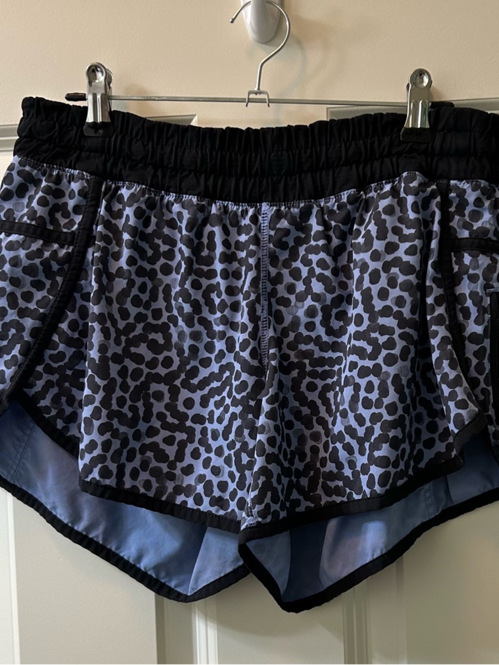 lululemon athletica Hottie Hot Women's Black and Light Blue Leopard Shorts